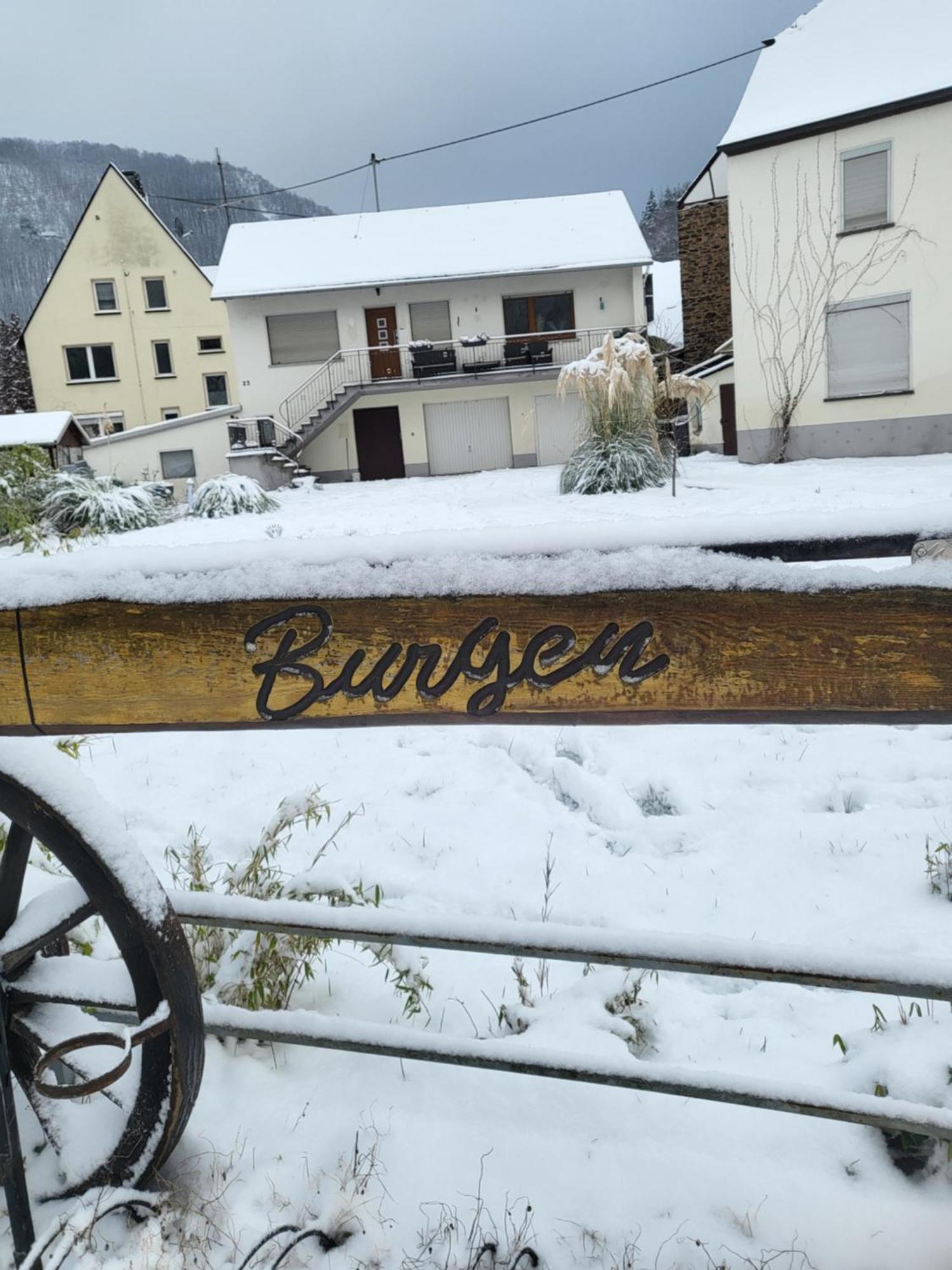 Burgener Burgblick Appartement Burgen  Buitenkant foto