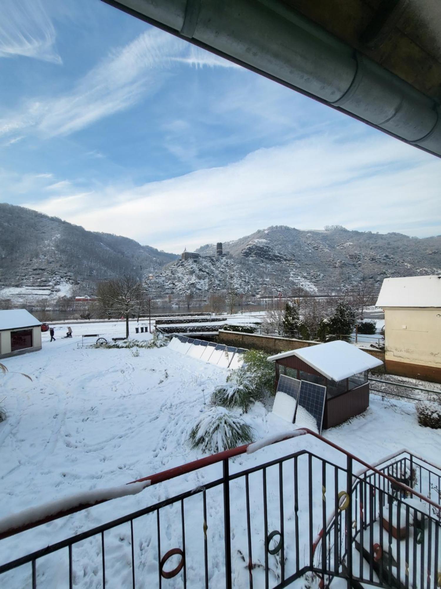Burgener Burgblick Appartement Burgen  Buitenkant foto