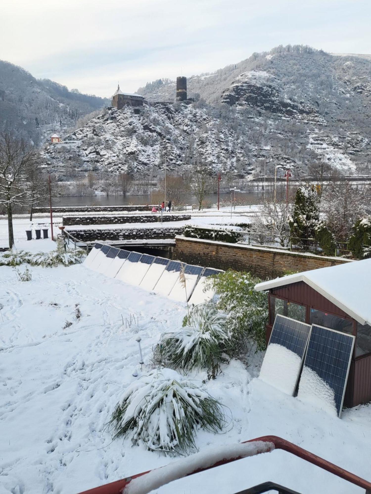 Burgener Burgblick Appartement Burgen  Buitenkant foto