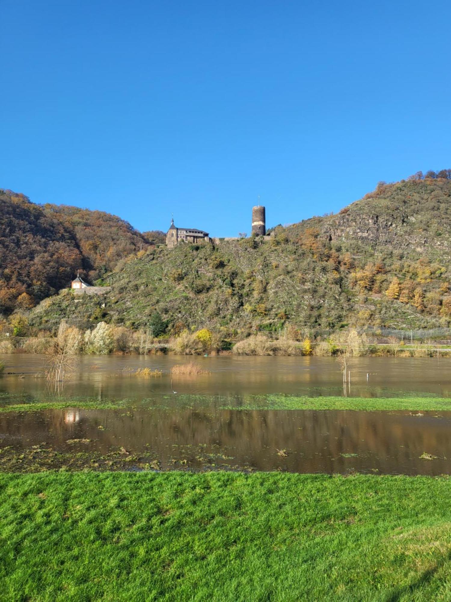 Burgener Burgblick Appartement Burgen  Buitenkant foto